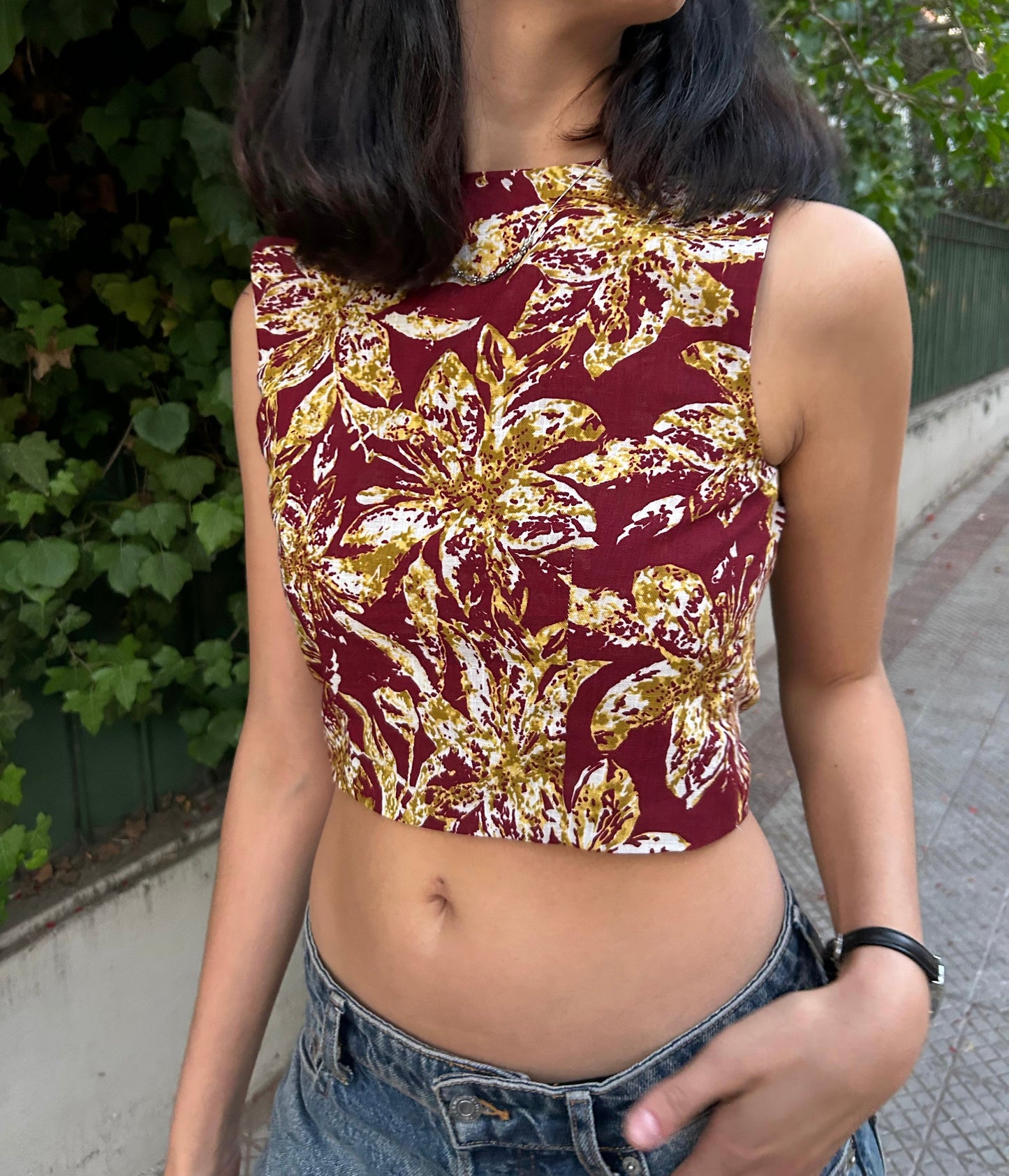 Blusa espalda abierta burdeo