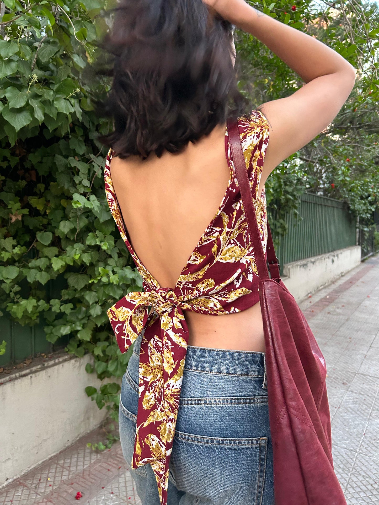 Blusa espalda abierta burdeo