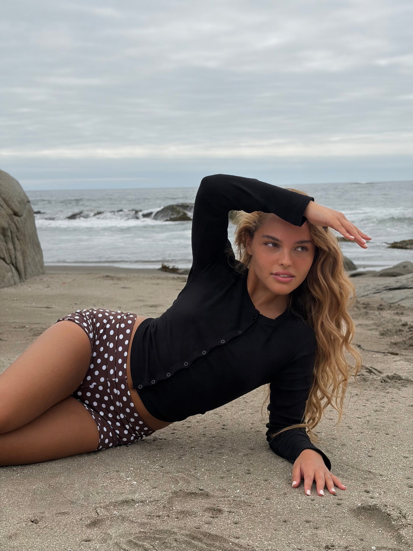 Short polka dots café