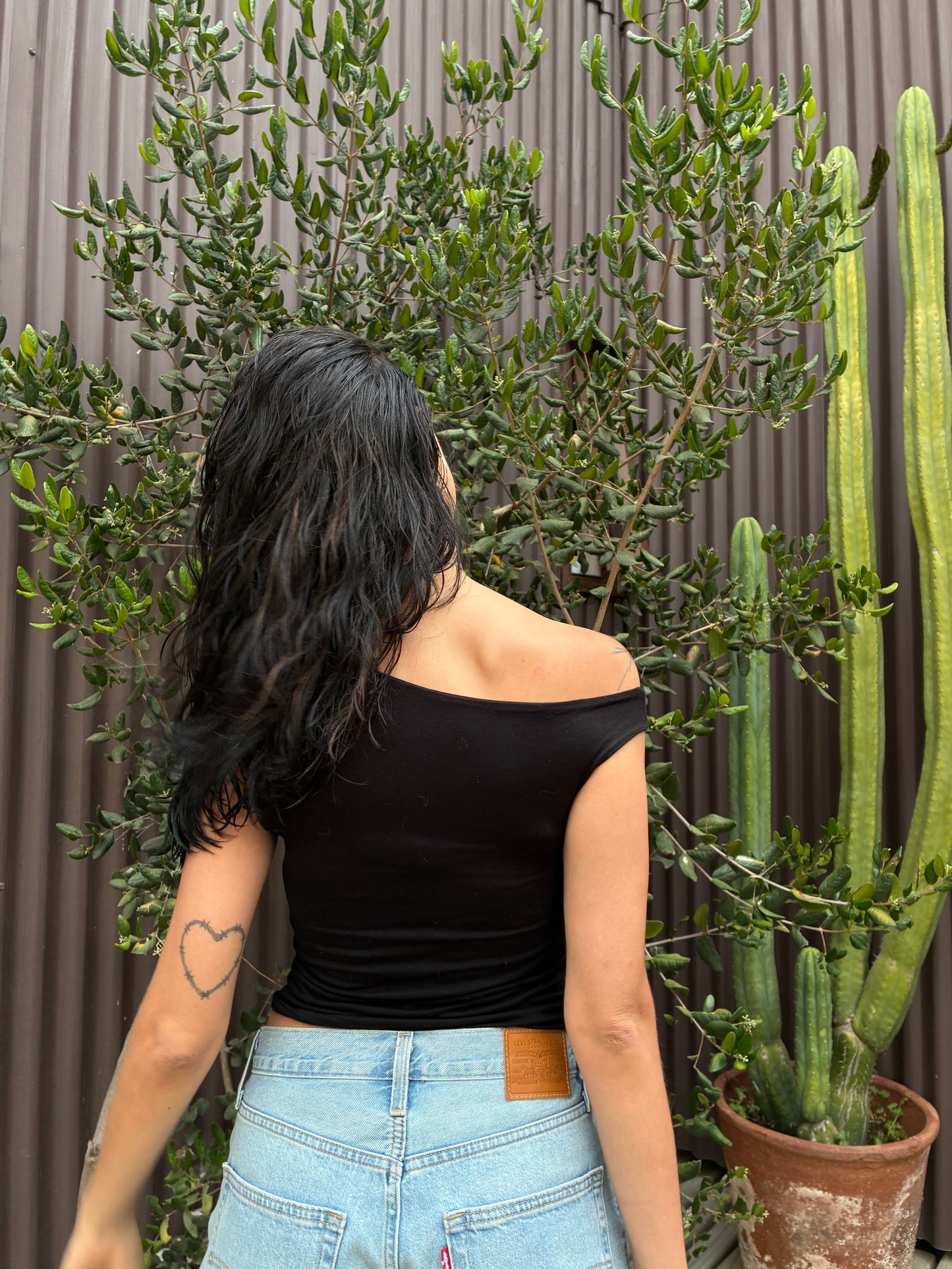 Top asimétrico - Negro