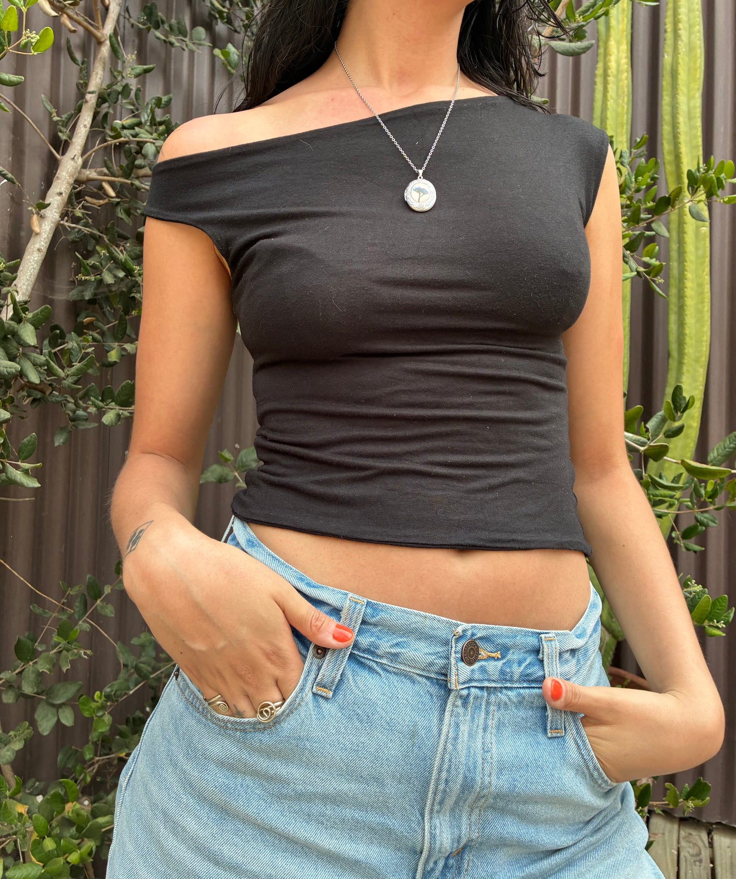 Top asimétrico - Negro