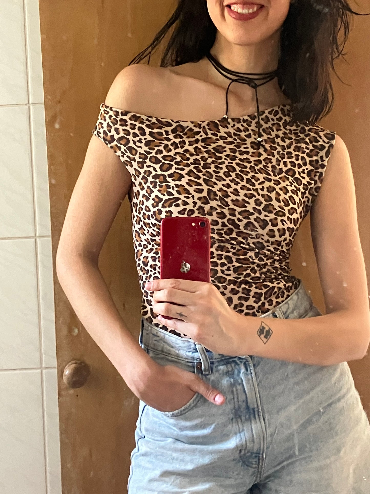 Top asimétrico animal print