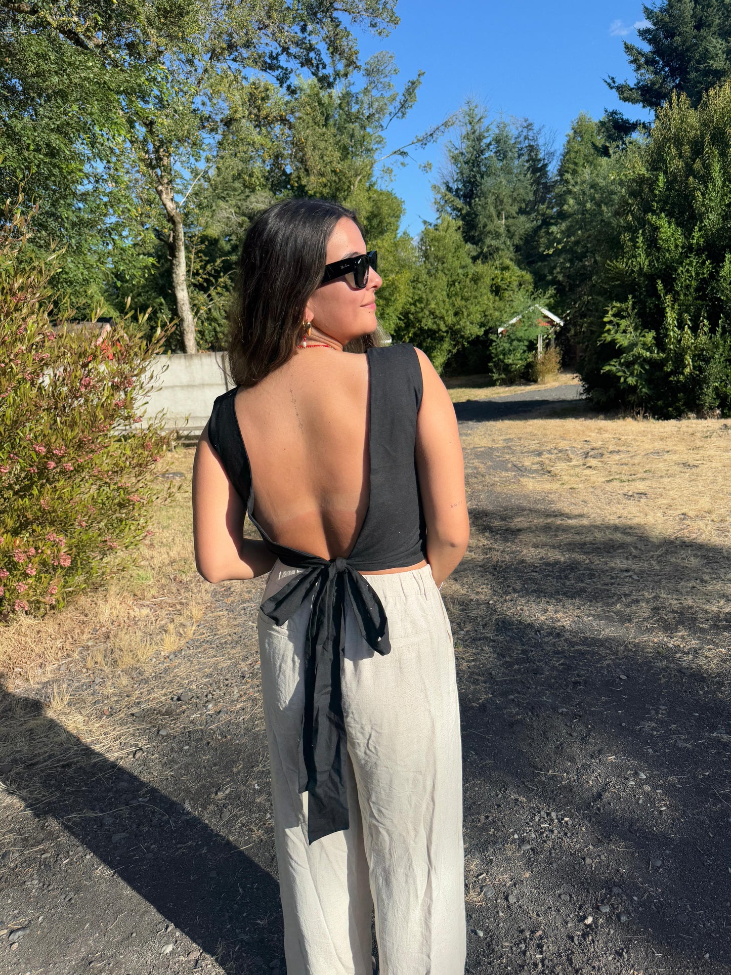 Blusa espalda abierta negra