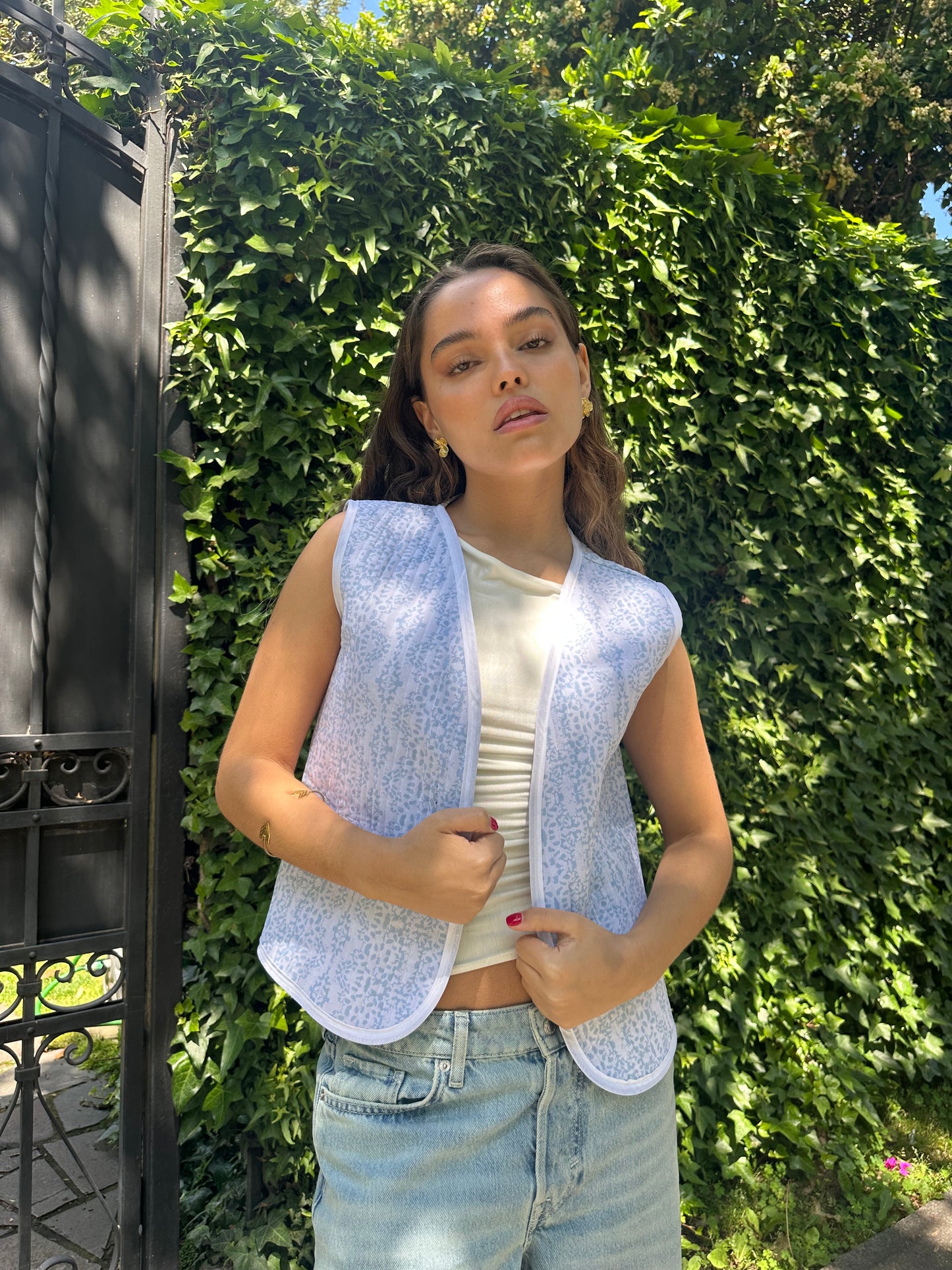 Chaqueta sin mangas acolchada - Estampado floral celeste